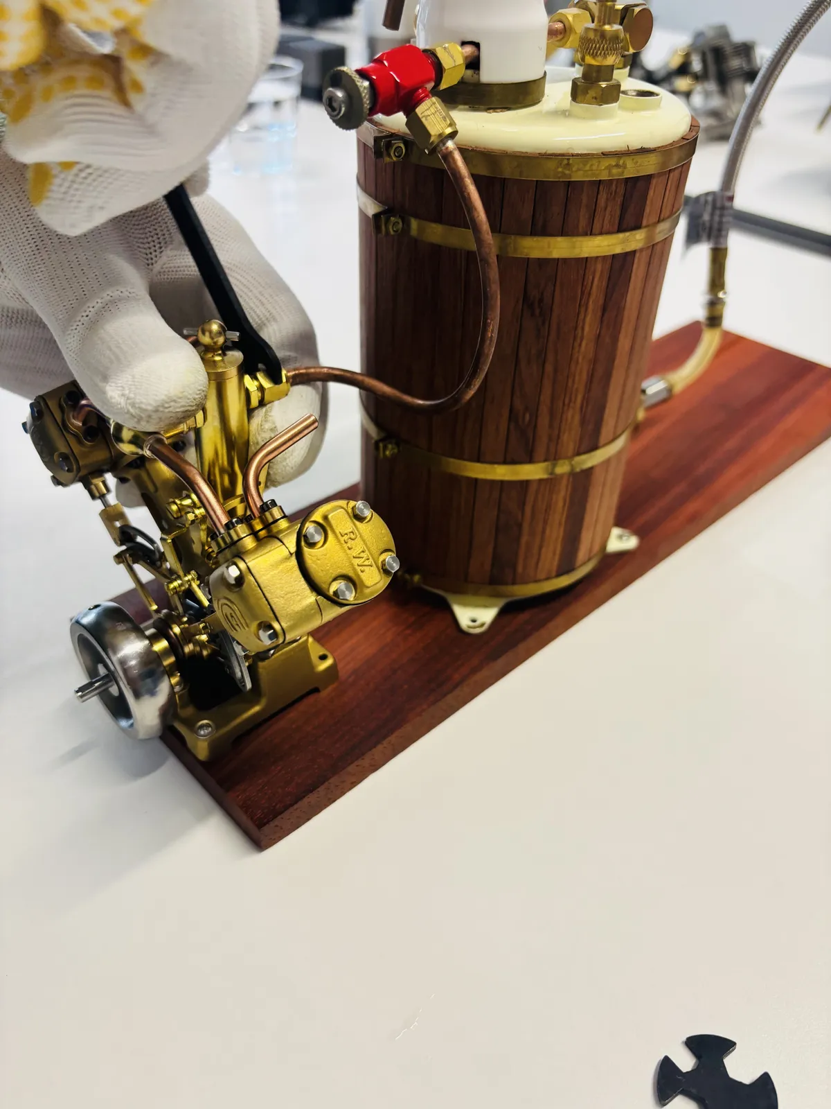 V2-Modell-Dampfmaschine — Ansicht 9