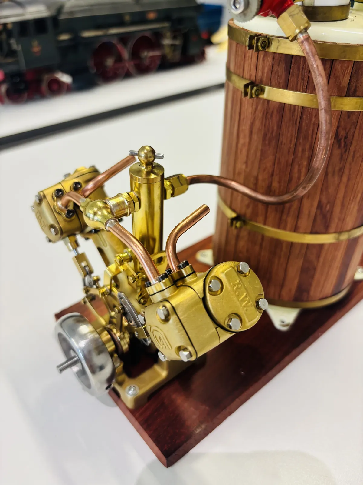 V2-Modell-Dampfmaschine — Ansicht 11