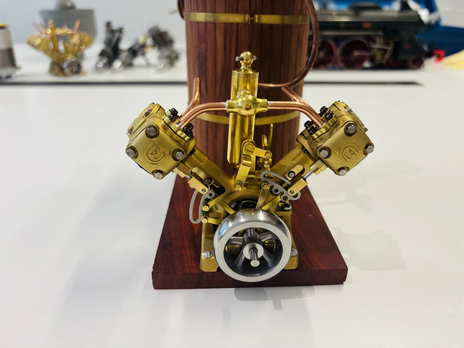 V2-Modell-Dampfmaschine — Ansicht 12