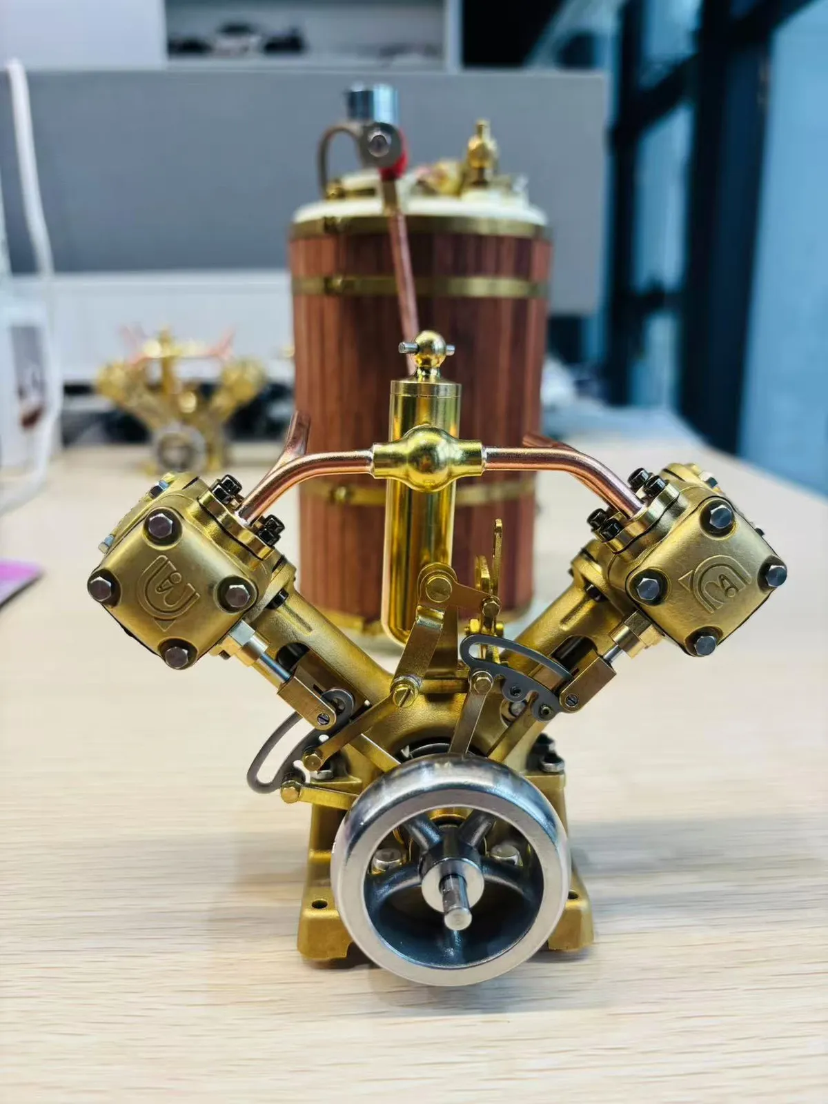 V2-Modell-Dampfmaschine — Ansicht 14