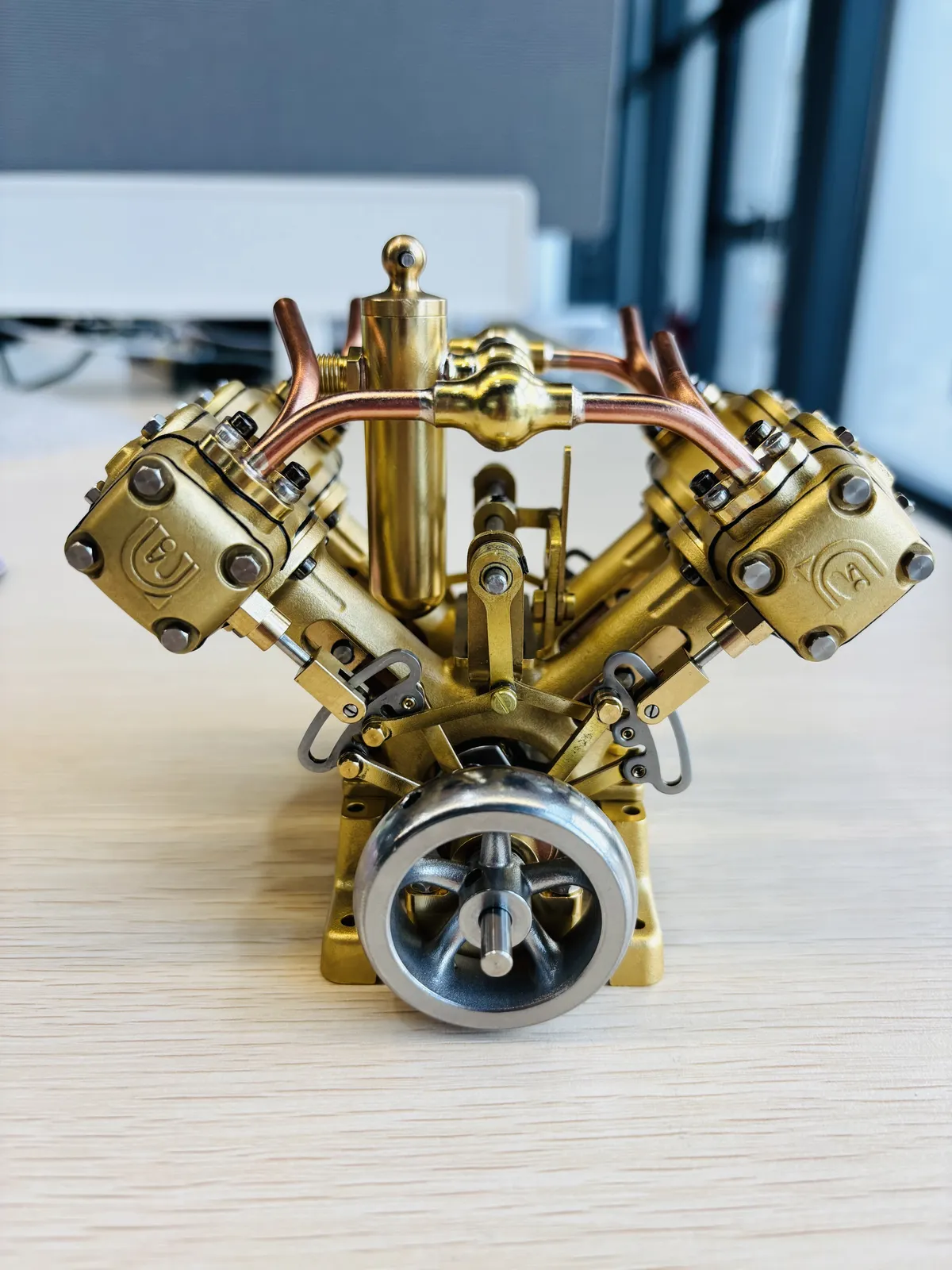 V4-Modell-Dampfmaschine — Ansicht 1