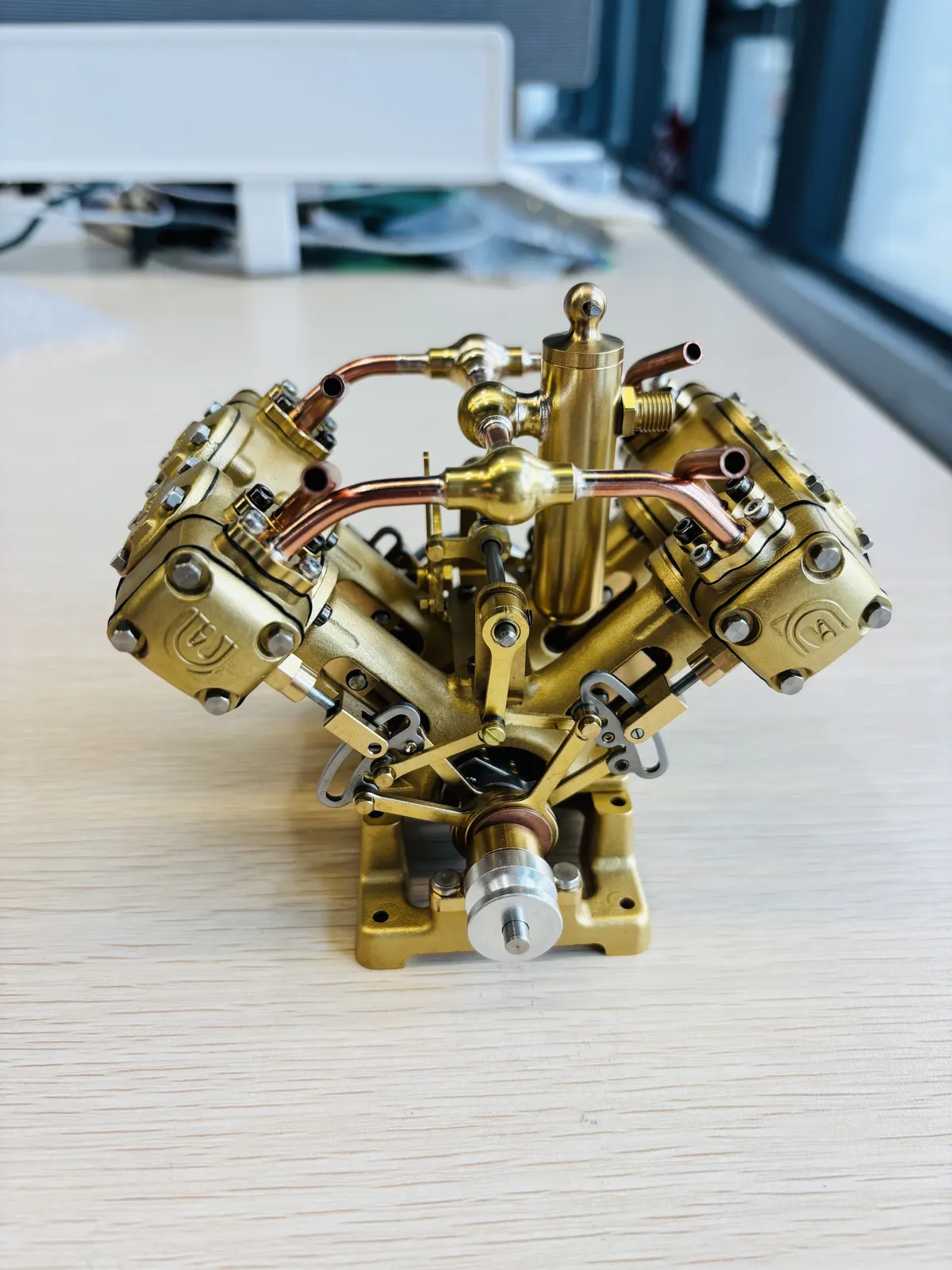 V4-Modell-Dampfmaschine — Ansicht 4